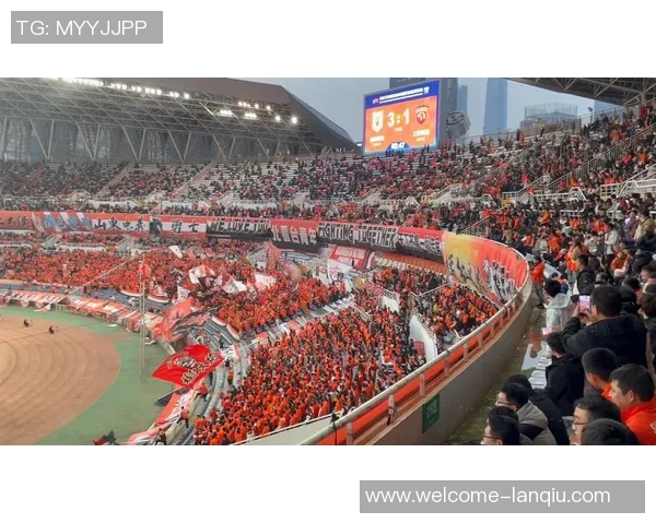 中超联赛第28轮山东泰山迎战上海海港争夺关键积分之战